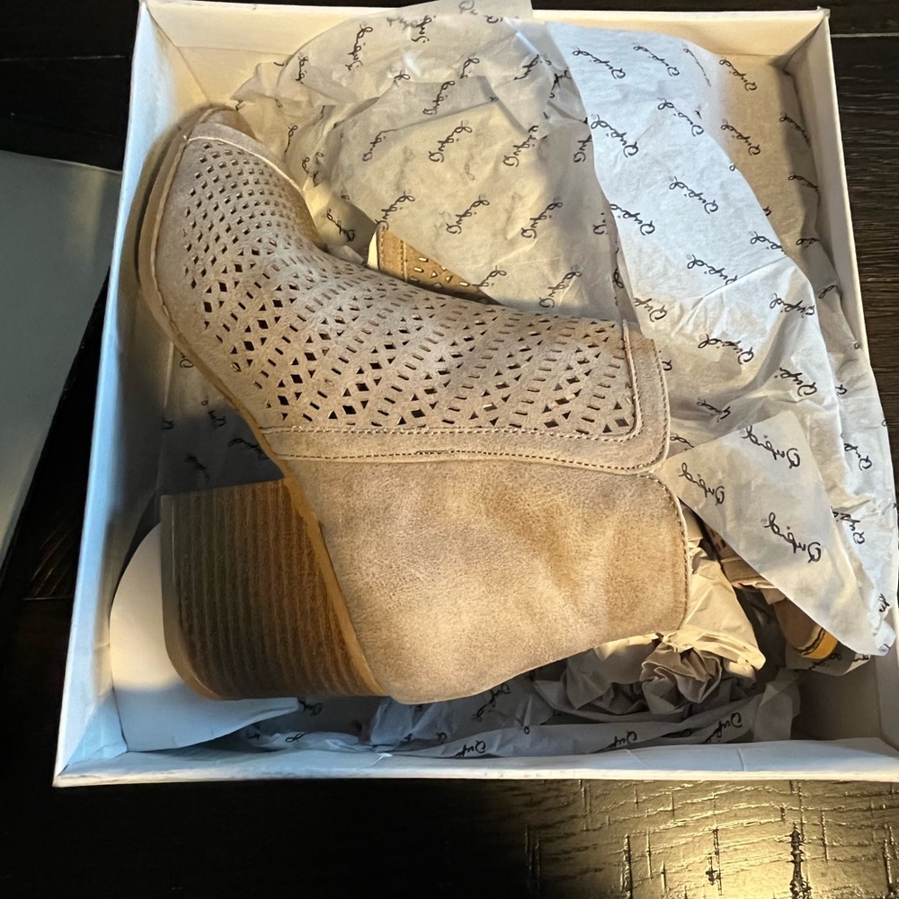 Qupid Taupe Distressed peep toe booties